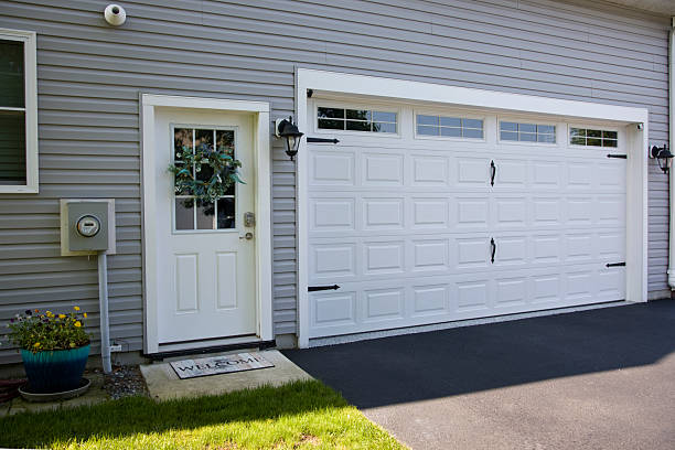 24/7 Emergency Garage Door Panel Replacement experts in St. Johns County County, FL